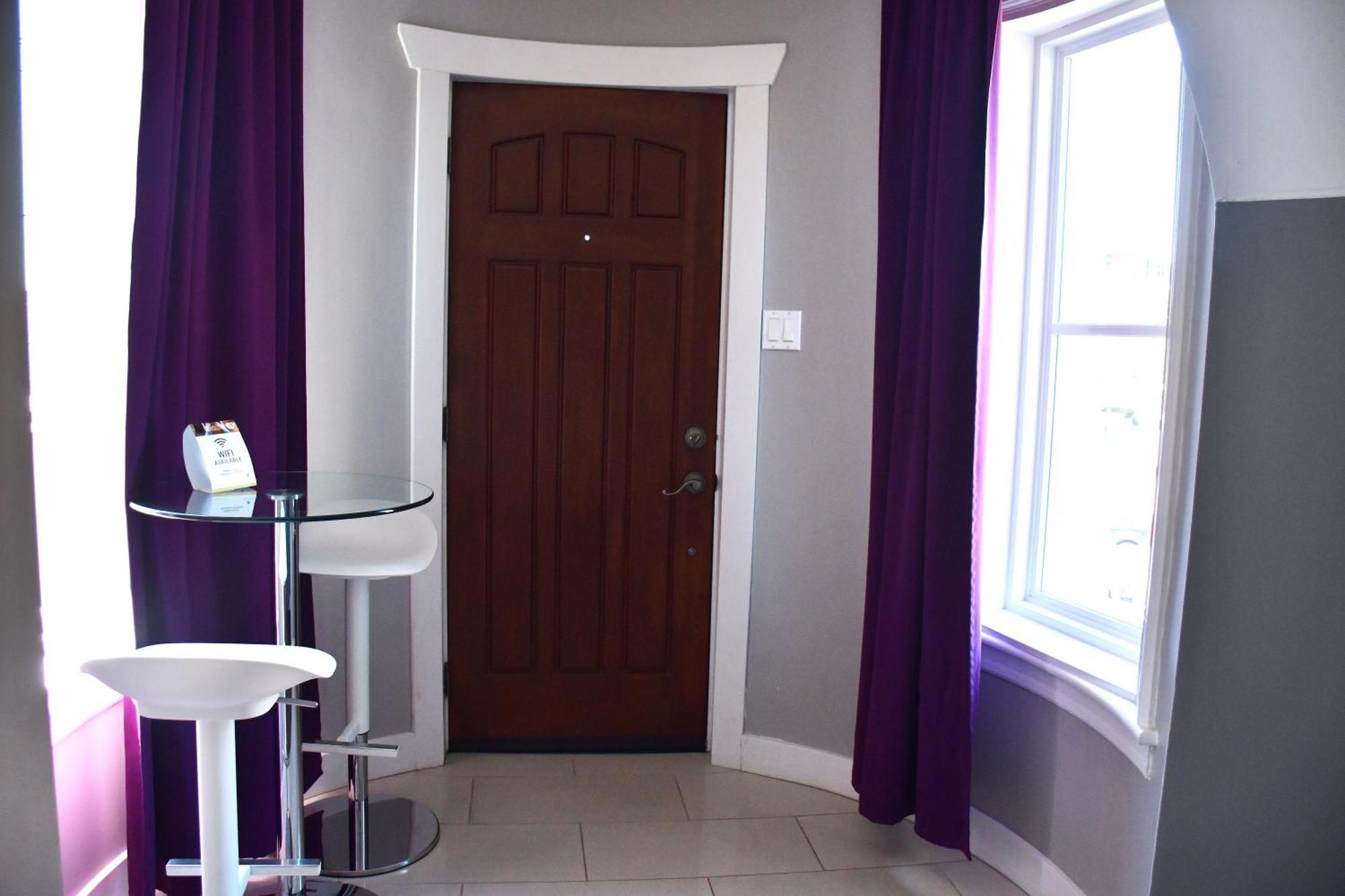 Château Queen by Bower Hotels&Suites Moncton Extérieur photo