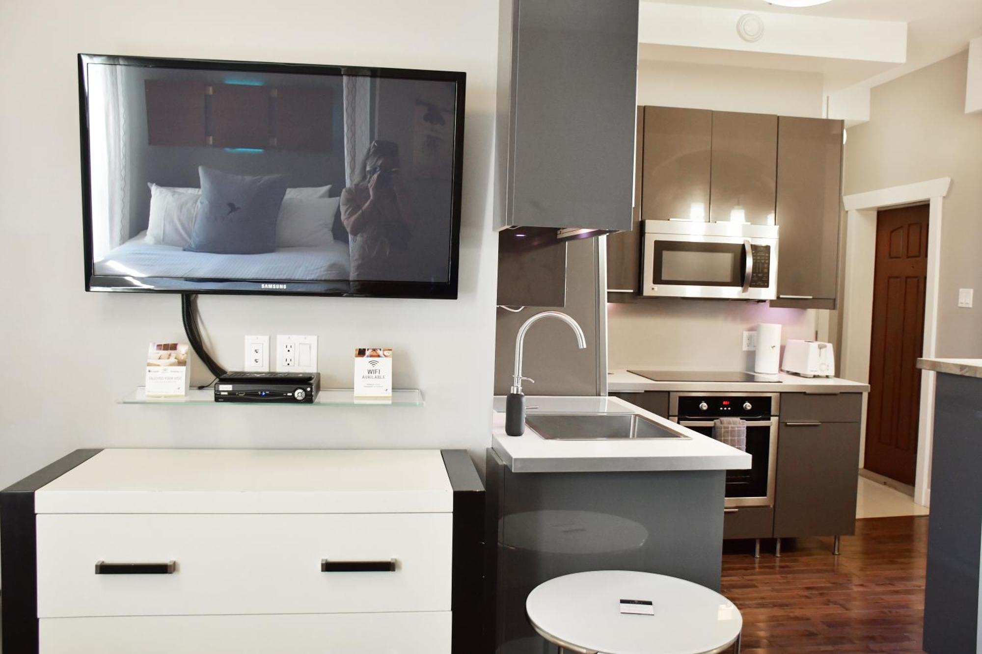 Château Queen by Bower Hotels&Suites Moncton Extérieur photo