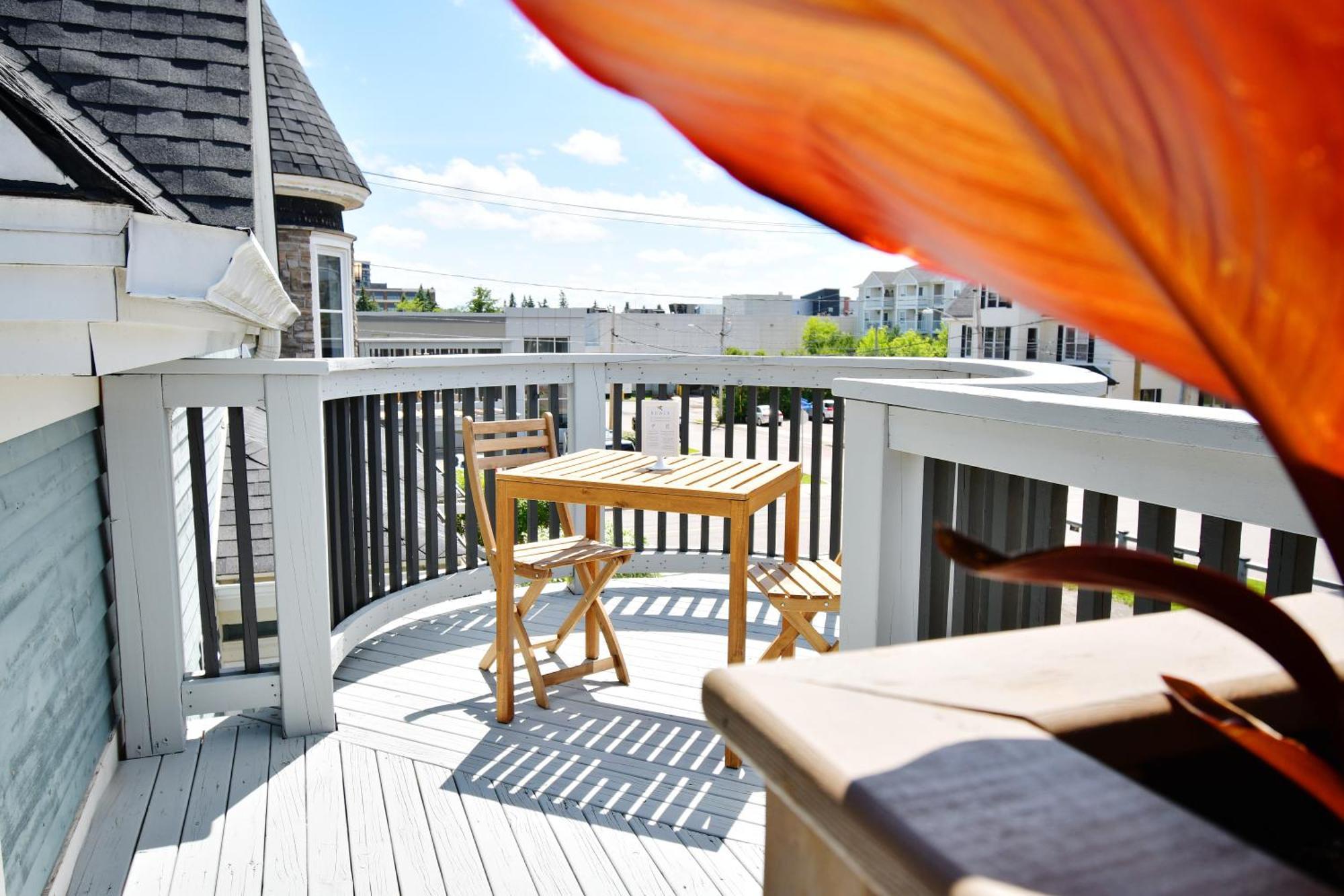 Château Queen by Bower Hotels&Suites Moncton Extérieur photo